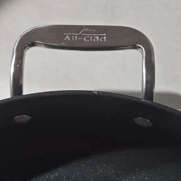 All-Clad HA1 Expert 4-Qt/3.8L Nonstick Sauté Pan - Induction & Oven Safe - Black - Picture 3 of 12